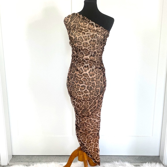 NWT - LEOPARD PRINT ONE-SHOULDER MIDI DRESS - Picture 2 of 8